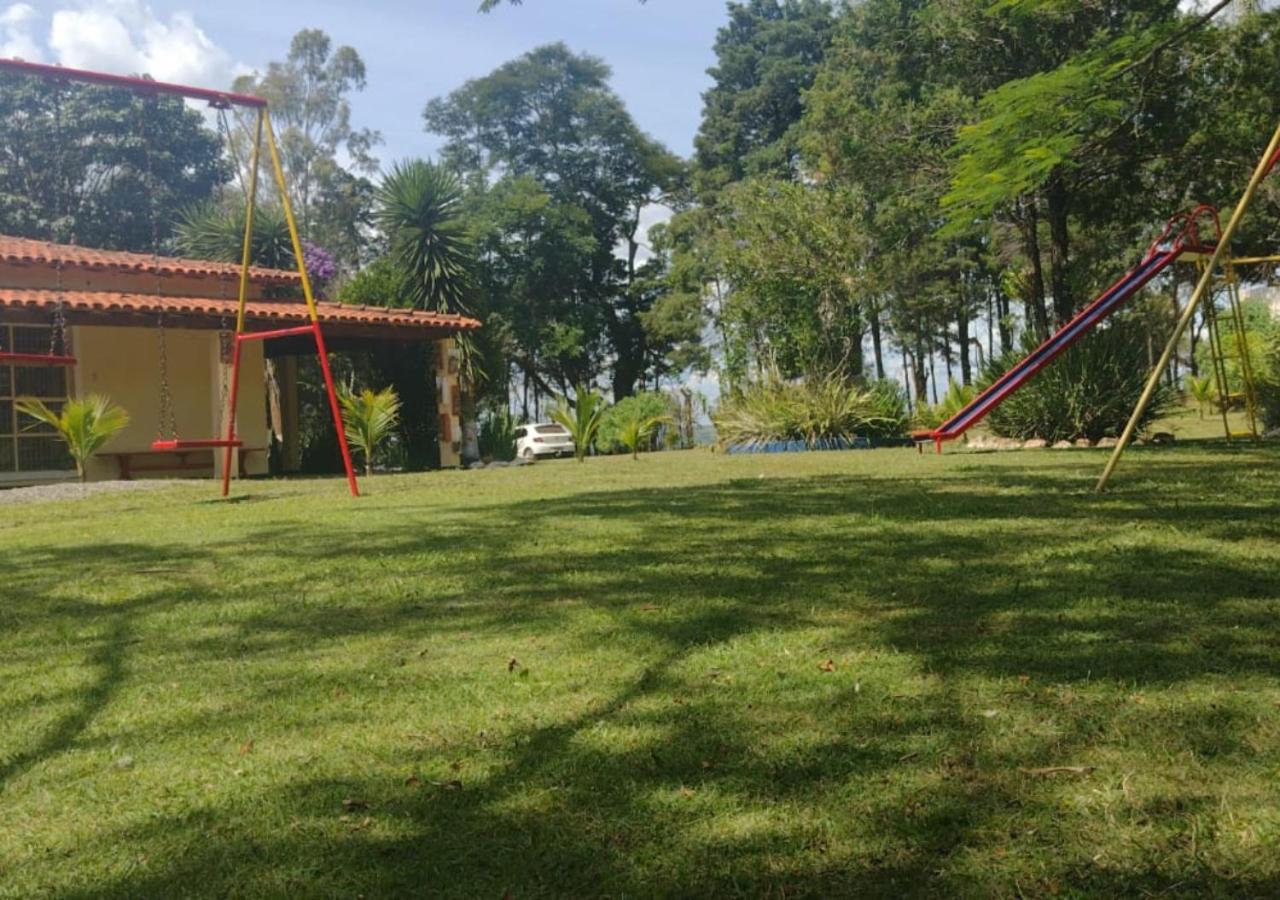 Madre & Hija Hotel ปิเอดาจี ภายนอก รูปภาพ